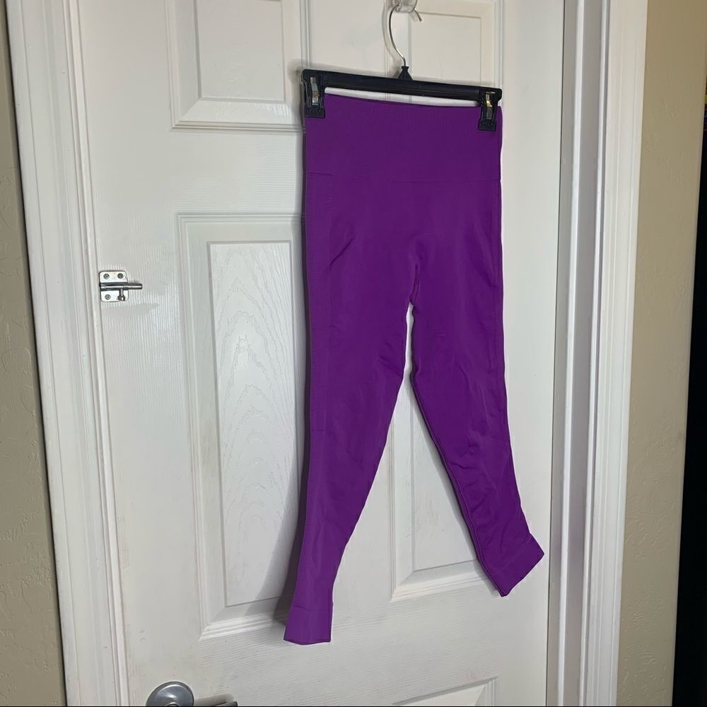 Lululemon Zone In Crop In Tender Violet Size 6 - Picture 3 of 8